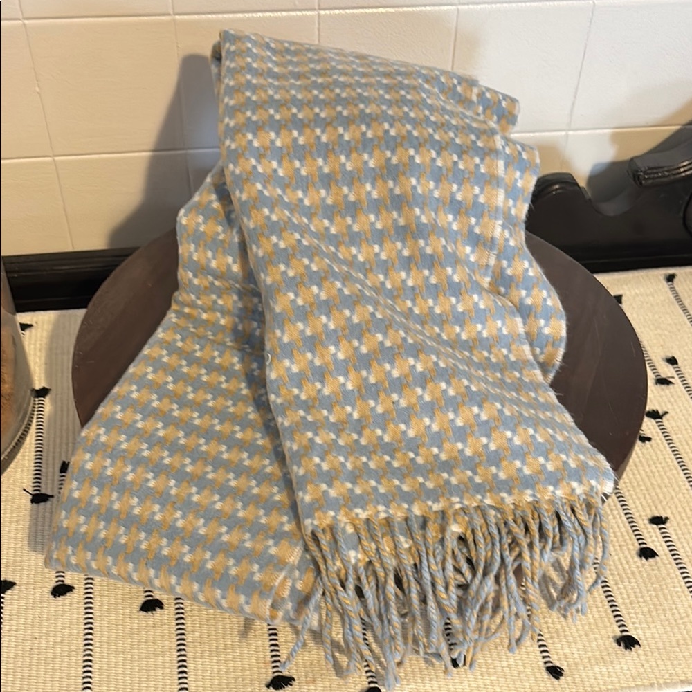 Blue and Cream Houndstooth Cashmere scarf